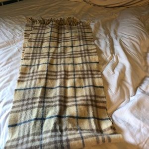 Burberry cream/beige lambswool nova scarf